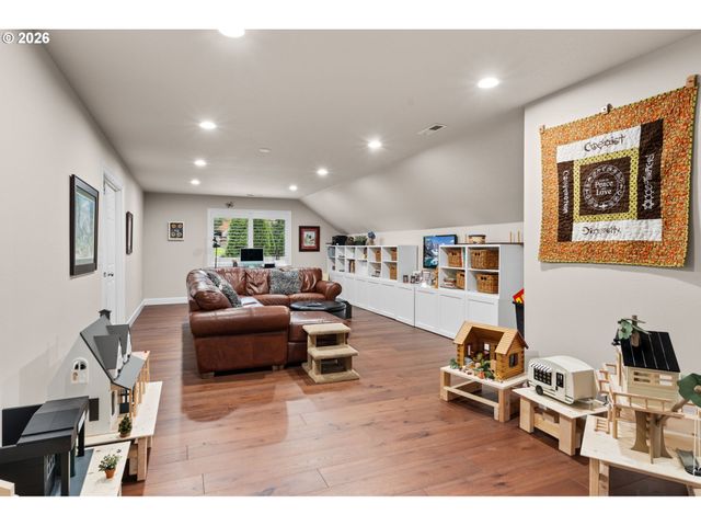 7717 Nw BLUE POINTE Ln, Portland, OR 97229