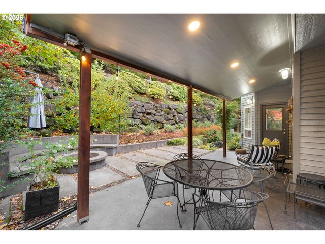 7717 Nw BLUE POINTE Ln, Portland, OR 97229