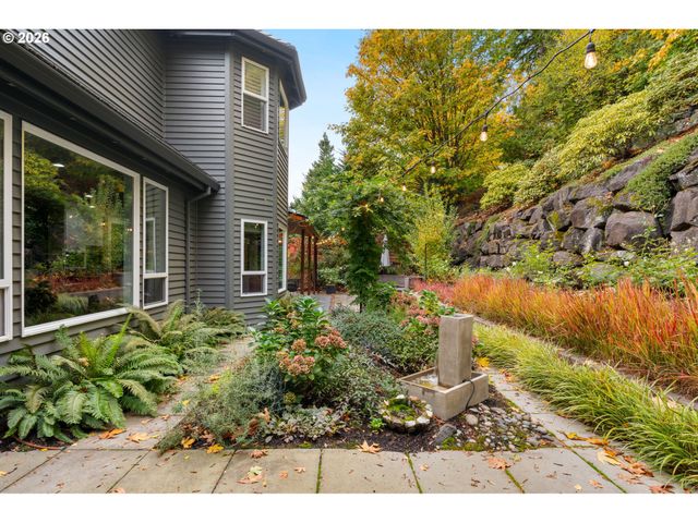 7717 Nw BLUE POINTE Ln, Portland, OR 97229