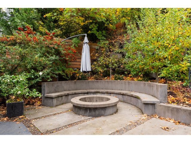 7717 Nw BLUE POINTE Ln, Portland, OR 97229