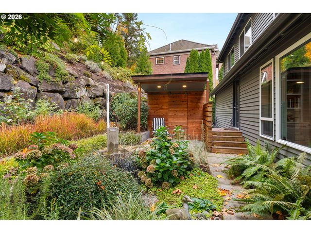 7717 Nw BLUE POINTE Ln, Portland, OR 97229