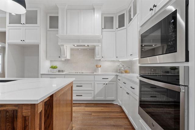 10221 Creekside Lane, Waco, TX 76712