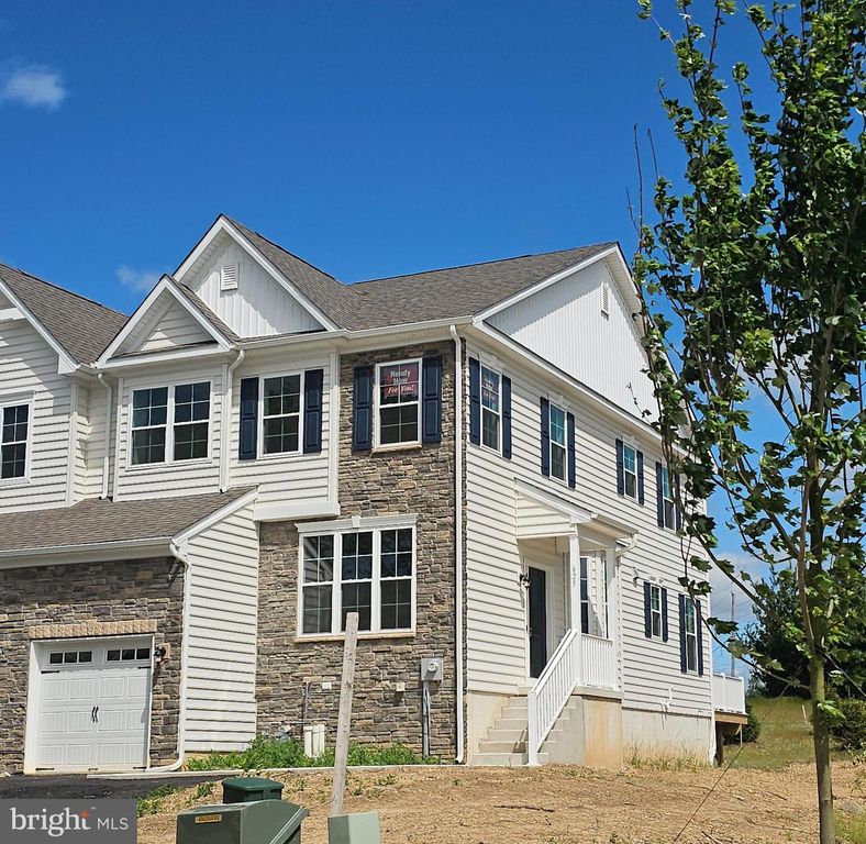 625 FOUNTAIN VIEW CIR, Allentown, PA 18104