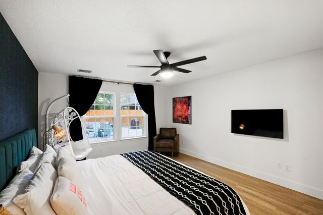 1504 W 43rd Street, Houston, TX 77018