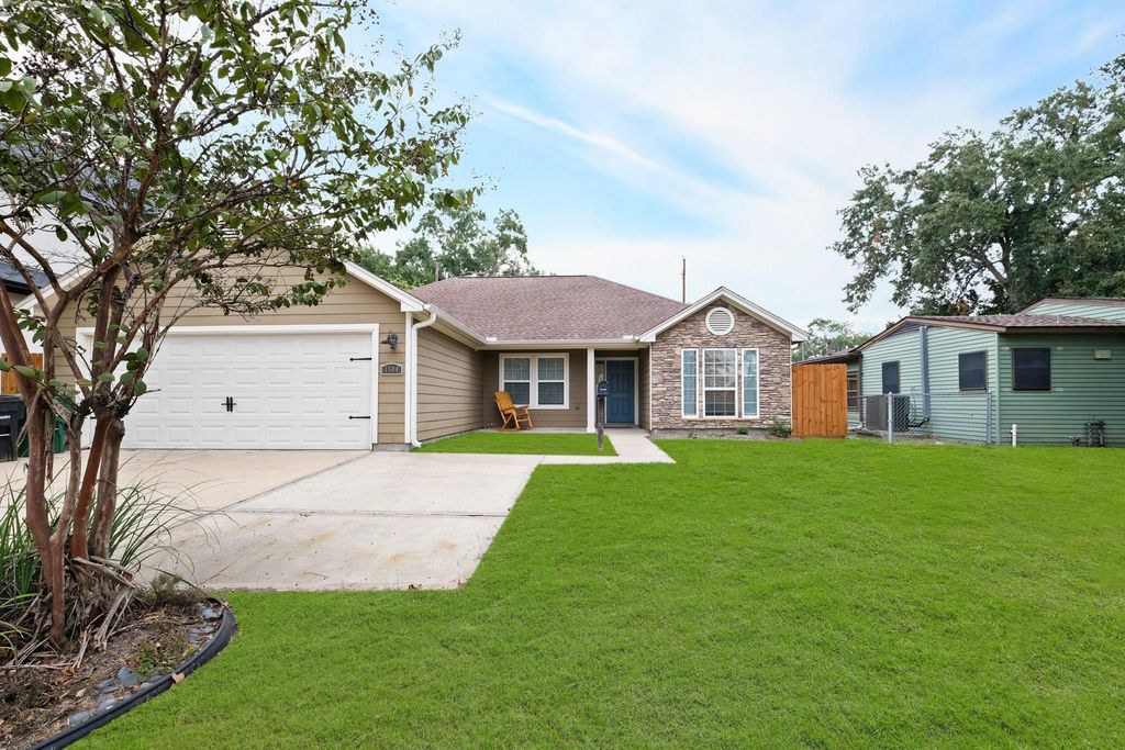 1504 W 43rd Street, Houston, TX 77018