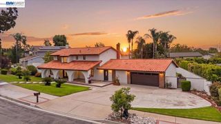 2276 Kemper Ave, Claremont, CA 91711