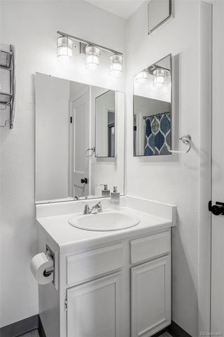 2645 S Xanadu Way B, Aurora, CO 80014