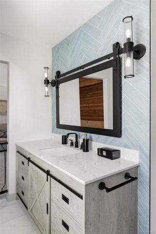 2645 S Xanadu Way B, Aurora, CO 80014