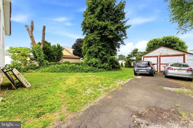 918 COLUMBUS RD, Burlington, NJ 08016