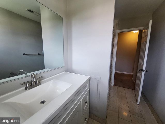 208 PELHAM RD S, Voorhees, NJ 08043