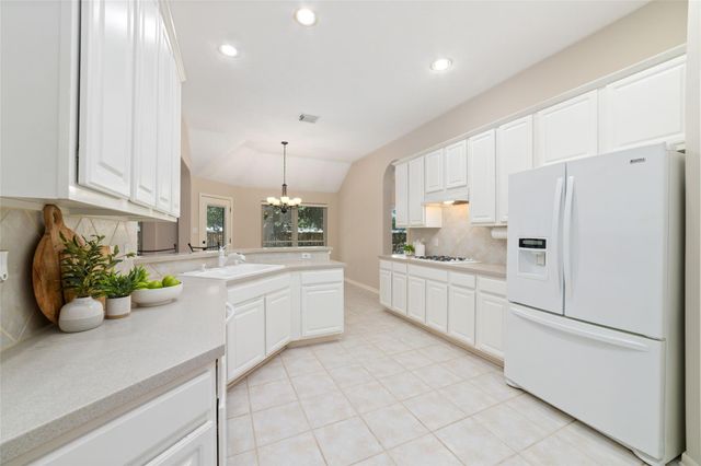 930 Arbor Pine Drive, Tomball, TX 77375