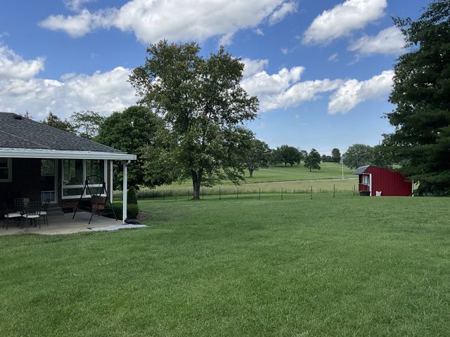 5247 Stacy Springs Rd, Springfield, TN 37172