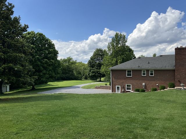 5247 Stacy Springs Rd, Springfield, TN 37172