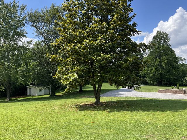 5247 Stacy Springs Rd, Springfield, TN 37172