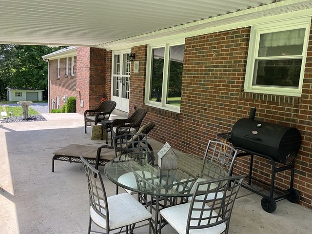 5247 Stacy Springs Rd, Springfield, TN 37172