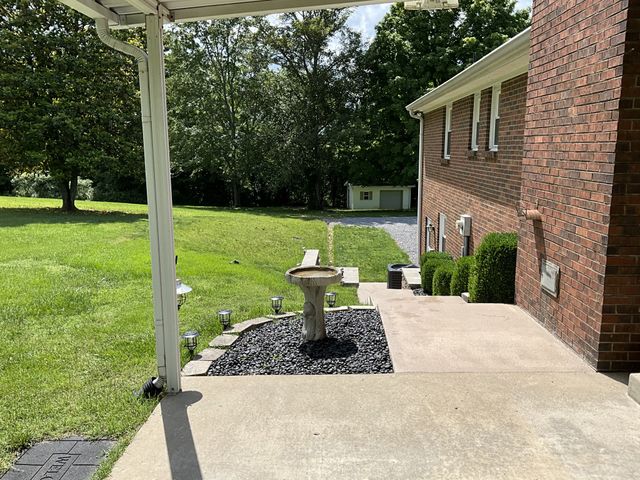 5247 Stacy Springs Rd, Springfield, TN 37172