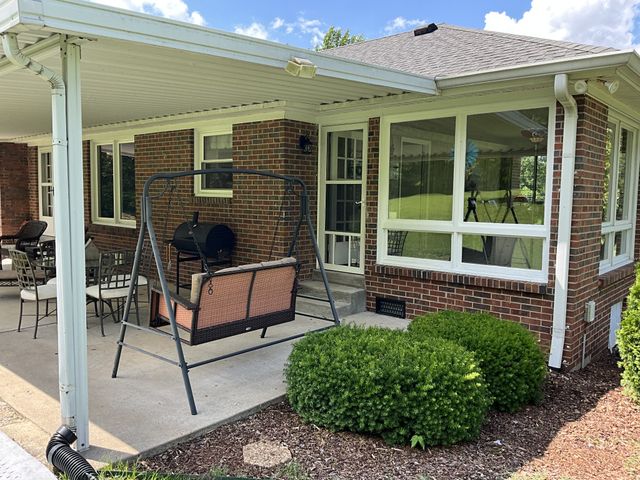 5247 Stacy Springs Rd, Springfield, TN 37172