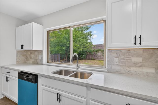 2106 Butterfield Trail, Grand Prairie, TX 75052