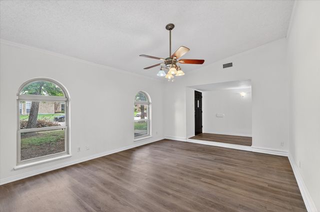 2106 Butterfield Trail, Grand Prairie, TX 75052