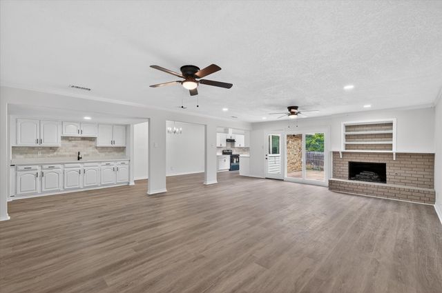2106 Butterfield Trail, Grand Prairie, TX 75052