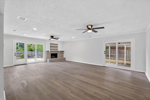 2106 Butterfield Trail, Grand Prairie, TX 75052