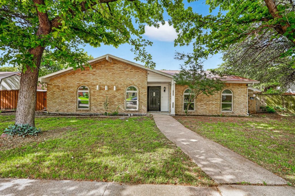 2106 Butterfield Trail, Grand Prairie, TX 75052