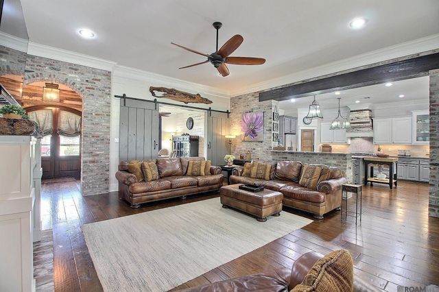 8042 Superior Dr, Denham Springs, LA 70726