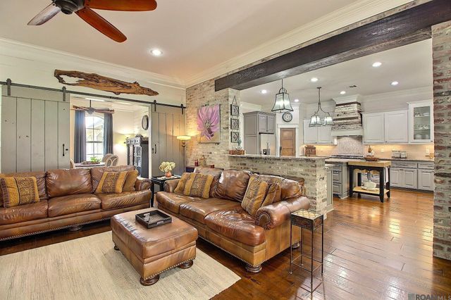 8042 Superior Dr, Denham Springs, LA 70726