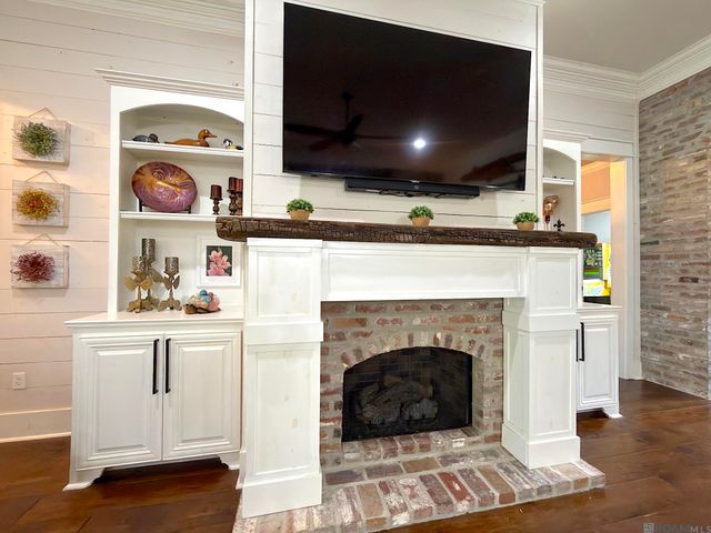 8042 Superior Dr, Denham Springs, LA 70726