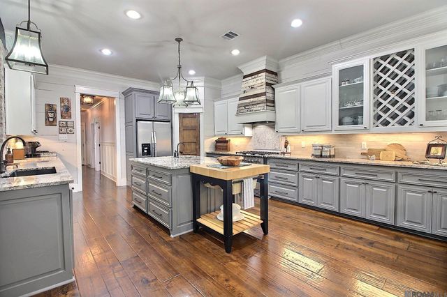 8042 Superior Dr, Denham Springs, LA 70726