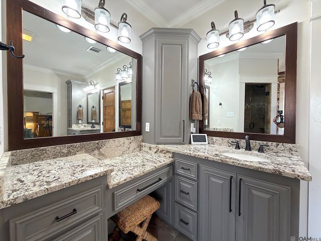 8042 Superior Dr, Denham Springs, LA 70726