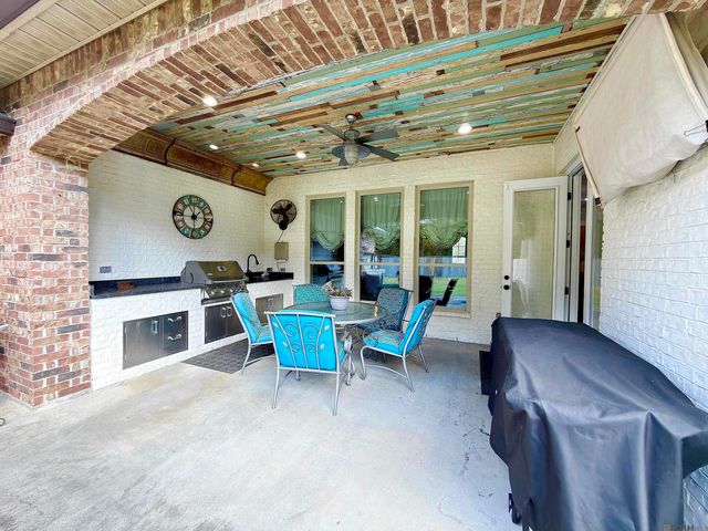 8042 Superior Dr, Denham Springs, LA 70726