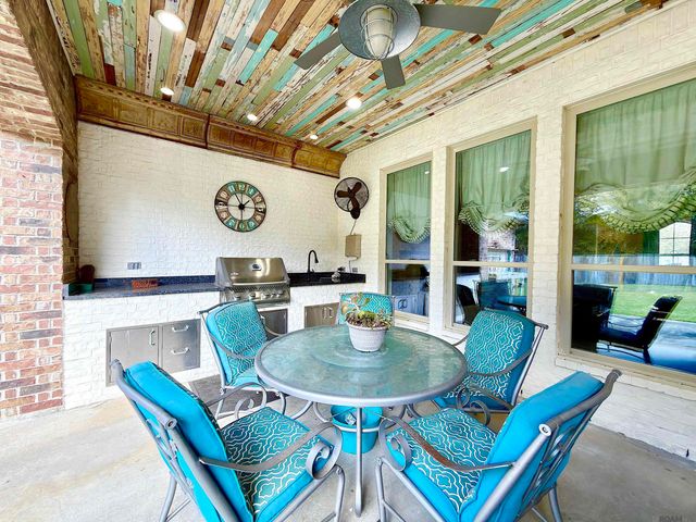 8042 Superior Dr, Denham Springs, LA 70726