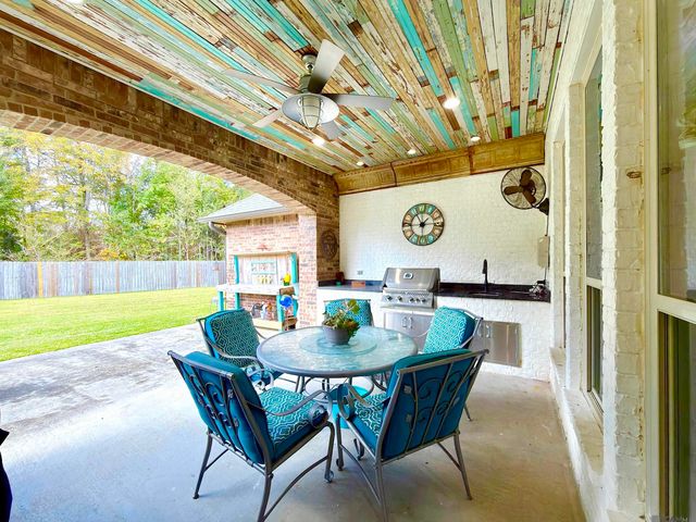 8042 Superior Dr, Denham Springs, LA 70726