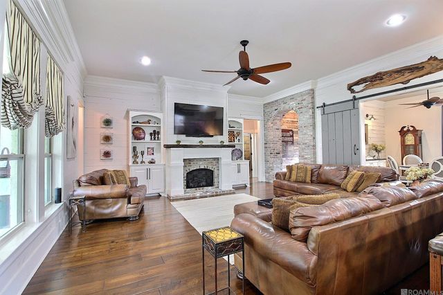 8042 Superior Dr, Denham Springs, LA 70726