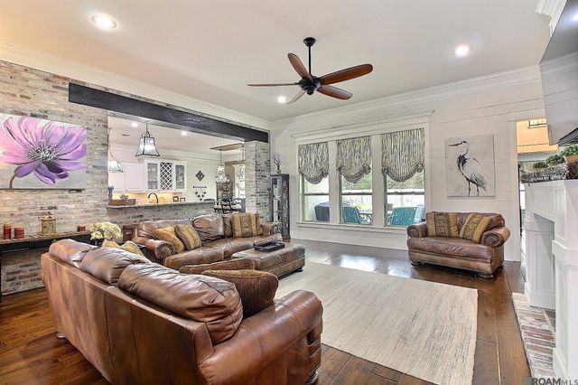 8042 Superior Dr, Denham Springs, LA 70726