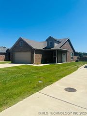 205 Cottonwood Street, Calera, OK 74730