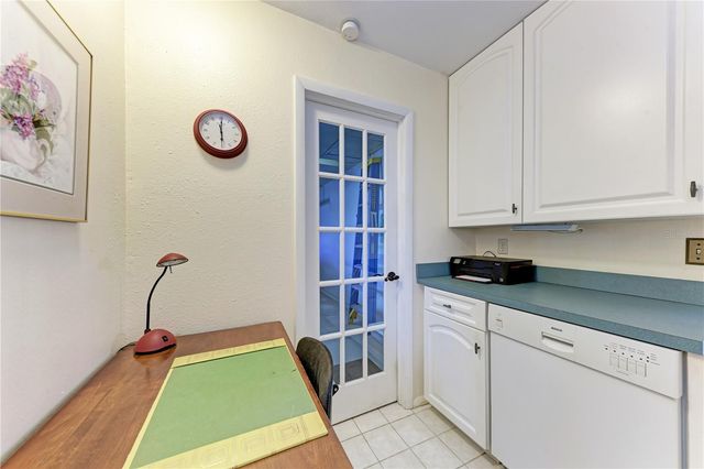 563 OXFORD DRIVE, Venice, FL 34293