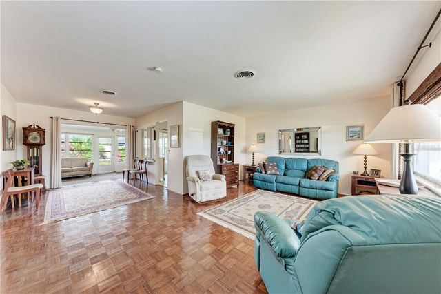 563 OXFORD DRIVE, Venice, FL 34293