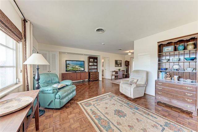 563 OXFORD DRIVE, Venice, FL 34293