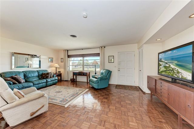 563 OXFORD DRIVE, Venice, FL 34293