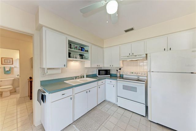 563 OXFORD DRIVE, Venice, FL 34293