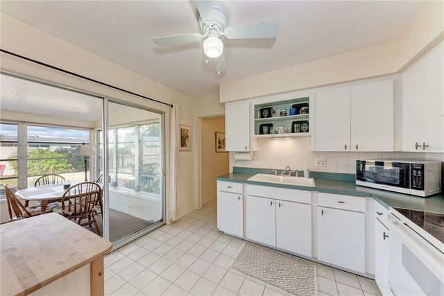 563 OXFORD DRIVE, Venice, FL 34293