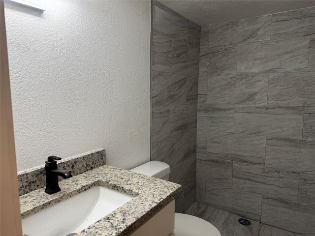 1101 County Road 2405, Kemp, TX 75143