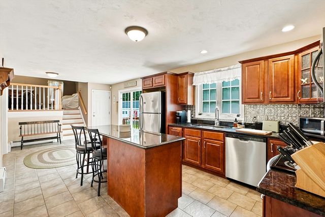 2 Madisyn Ave, Rutland, MA 01543
