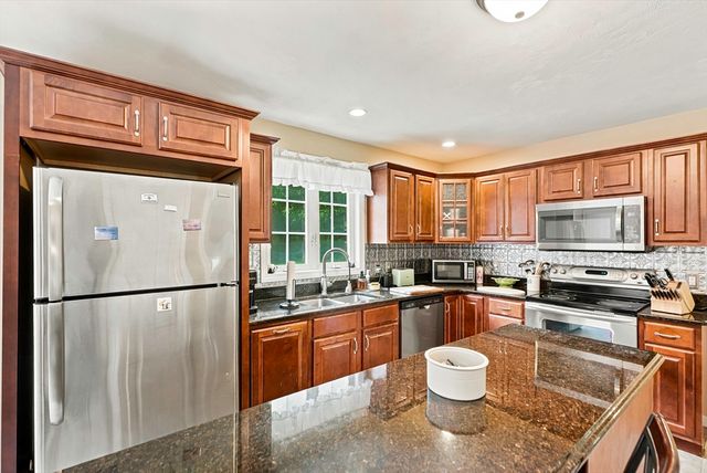 2 Madisyn Ave, Rutland, MA 01543