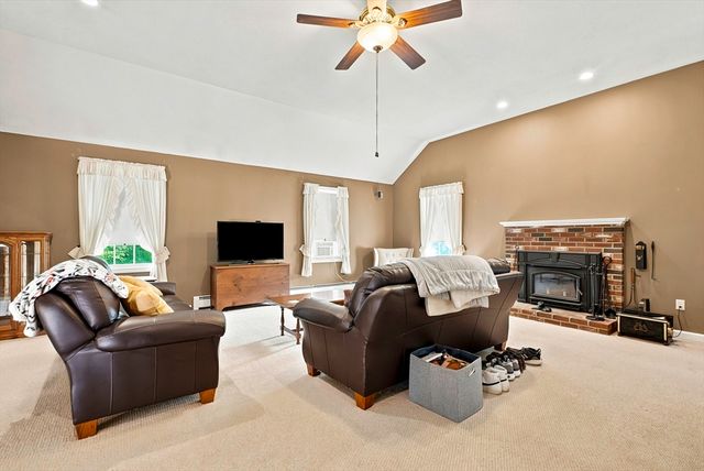 2 Madisyn Ave, Rutland, MA 01543