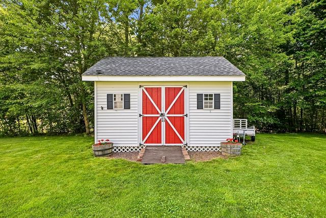 2 Madisyn Ave, Rutland, MA 01543