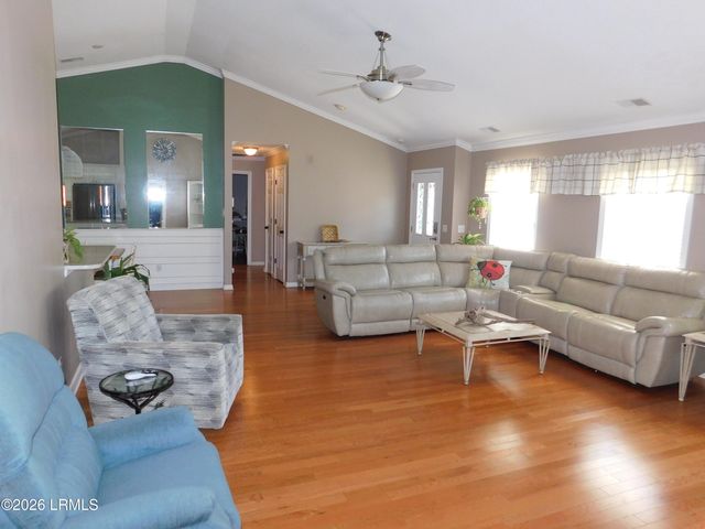 76 Queens Way, Ridgeland, SC 29936