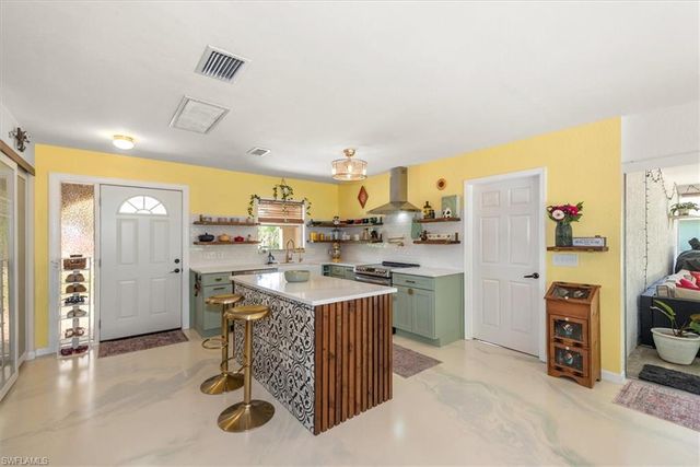 2431 N Westwood DR, North Fort Myers, FL 33917